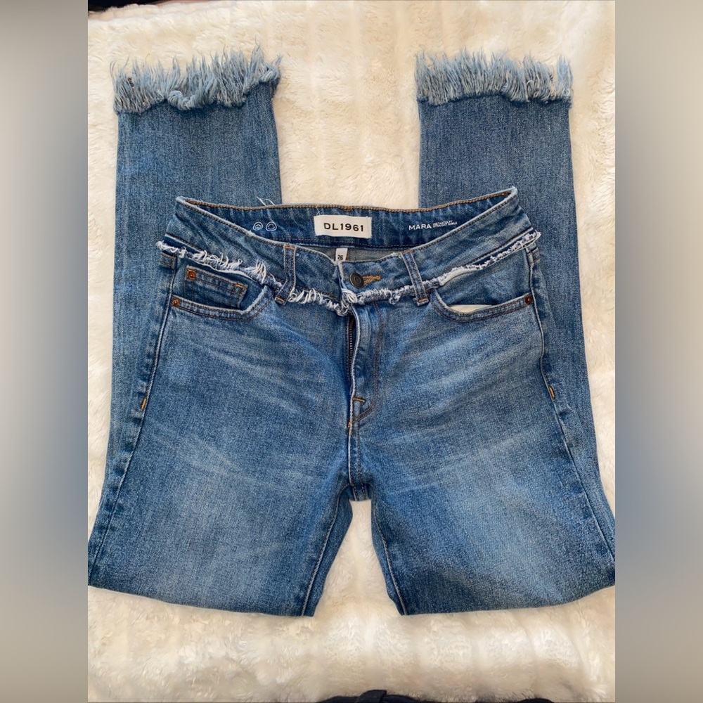 DL1961 Women's Frayed Hem Blue Cropped Jeans